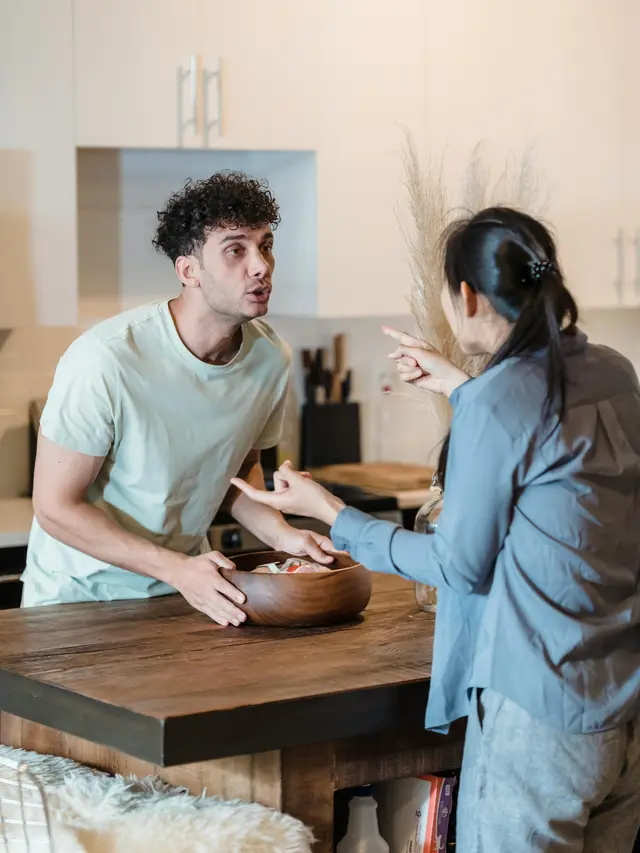 3. Menggunakan Nada atau Kata-Kata yang Menyakitkan