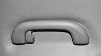 Bukan Sekadar Pegangan Tangan, Ini 5 Fungsi Hand Grip Mobil
