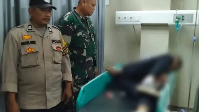Korban luka yang kemudian meninggal akibat tawuran di Pati. (Liputan6.com/Arief Pramono)