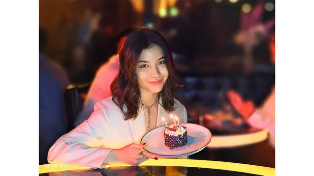 Foto dengan Aura Light Portrait