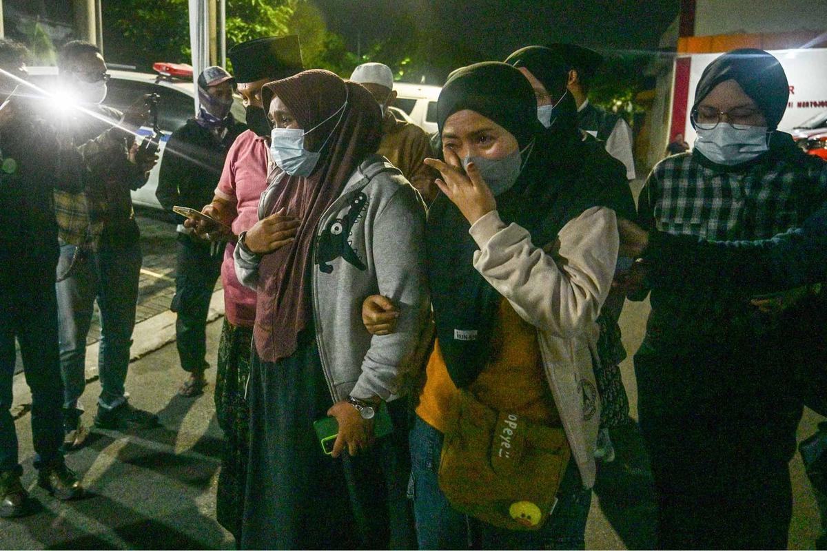 FOTO: 45 Kantong Jenazah Korban Ambruknya Musala Ponpes Al Khoziny Diterima RS Bhayangkara, Proses Identifikasi Terus Berlanjut