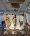 Cita Tenun Indonesia membuka tahun 2024 dengan suguhan instalasi penuh makna. Bekerja sama dengan D Gallerie CTI menggelar acara pameran seni yang apik. [ Foto dok: Fimela.com ]