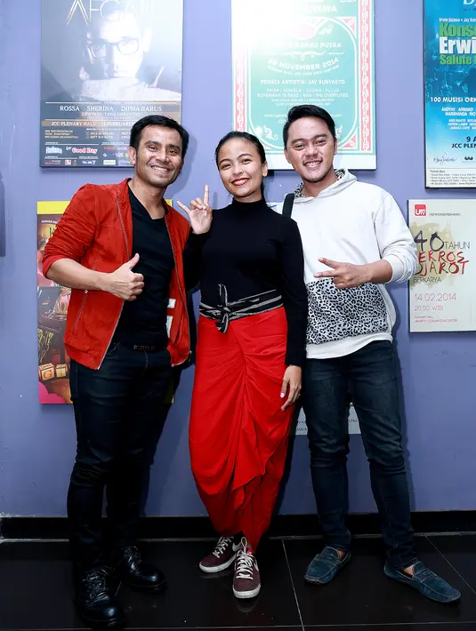 Ketiga penyanyi yang memiliki gender berbeda ini akan berkolaborasi dengan harmonis di iringi aransemen dari Erwin Gutawa.  (Wimbarsana Kewas/Bintang.com)