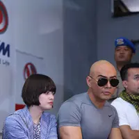 Setelah syarat yang diajukan di sanggupi, Deddy dan Chika memaafkan dengan syarat tidak akan mengulangi perbuatannya lagi. (Nurwahyunan/Bintang.com)