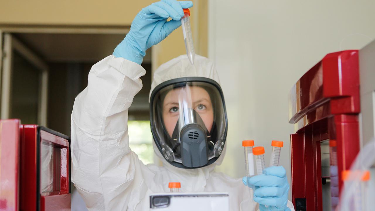 FOTO: Rusia Daftarkan Vaksin COVID-19 Pertama di Dunia