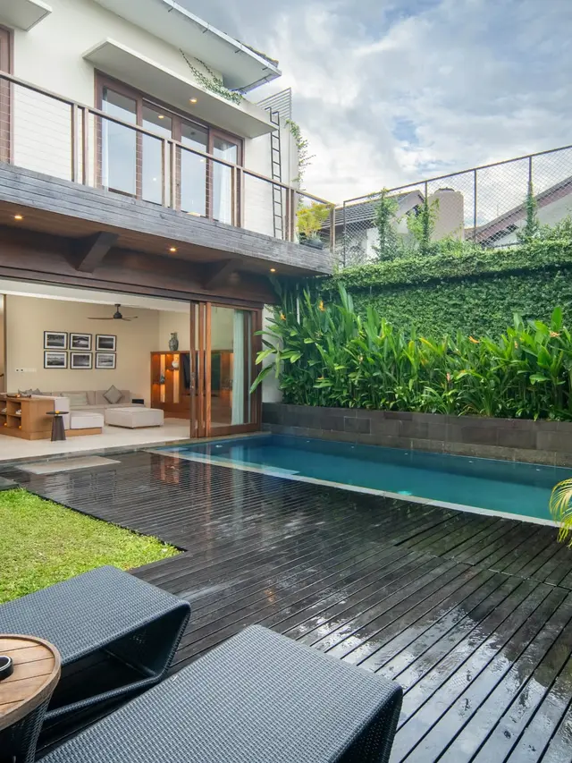 Potret Teras Vila Nana Mirdad di Bali
