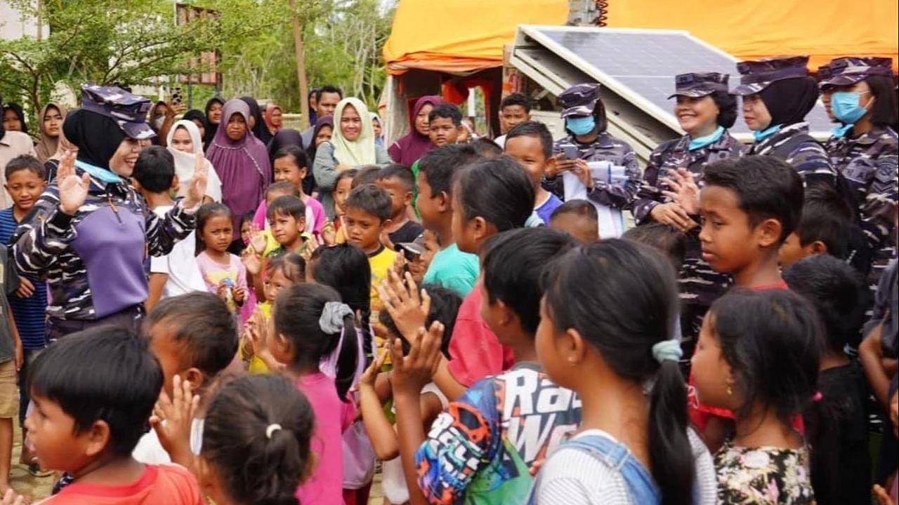 FOTO: Kowal Salurkan Bantuan Banjir ke Aceh Sumut dan Sumbar