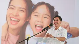 Wakil Menteri Kesehatan Dante Saksono Harbuwono meninjau pelaksanaan pemeriksaan kesehatan gigi dan mulut bagi siswa dalam rangkaian Bulan Kesehatan Gigi Nasional (BKGN) 2026 di SDN Menteng 01, Jakarta, Kamis (17/9/2026). (KLY/Budy Santoso)