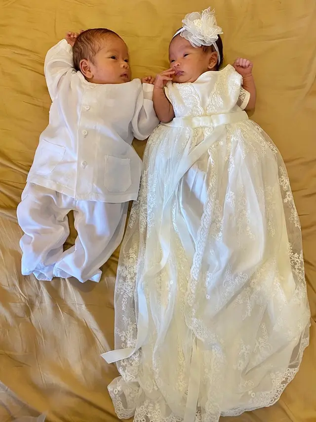 [Fimela] Syahnaz Sadiqah dan Bayi Kembarnya