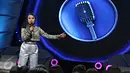 Komika Musdalifah tampil menghibur penonton dalam acara Grand Final Stand Up Comedy 2015 di Studio Indosiar, Jakarta, Kamis (13/11/2015). Para Finalis akan merebutkan memperebutkan hadiah ratusan juta rupiah. (Liputan6.com/Immanuel Antonius)