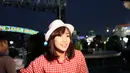 Karena jadwal syuting belum mulai, Anisa Rahma menyempatkan diri untuk jalan-jalan di Jakarta Fair Kemayoran. (Nizar Zulmi/Bintang.com)