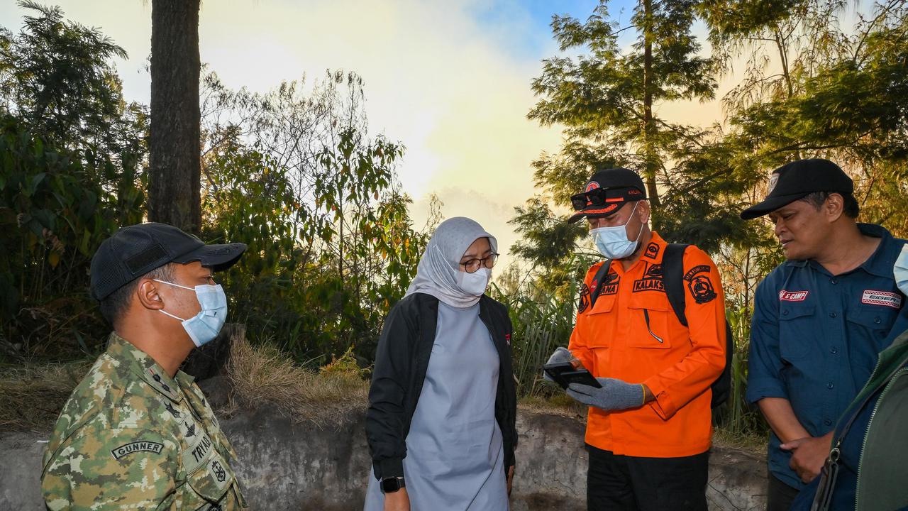 Pantau Kebakaran Gunung Ijen, Bupati Ipuk Usulkan Pemadaman dengan Helikopter Water Bombing