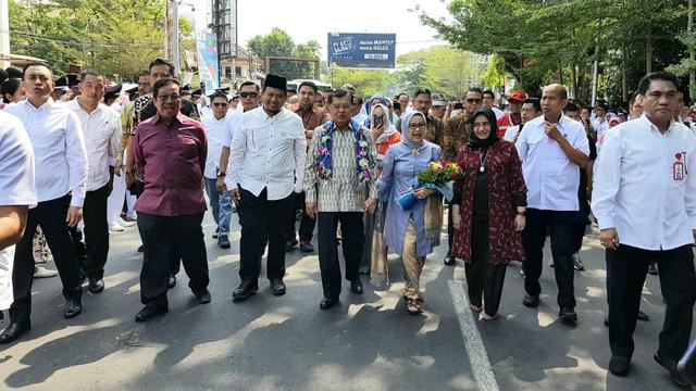 Pulang Kampung, JK Disambut Meriah Warga Makassar
