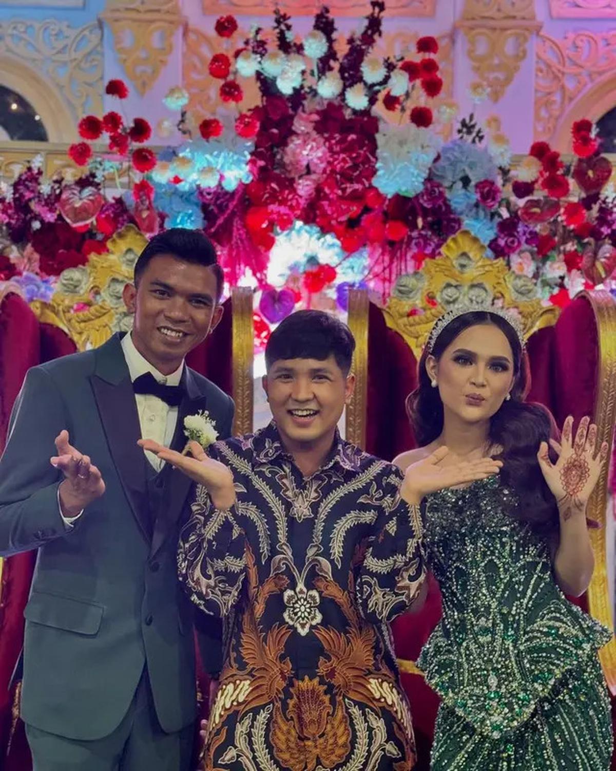 7 Potret Pedangdut di Pernikahan Nia LIDA, Lady Rara dan Melly Lee Jadi Bridesmaid