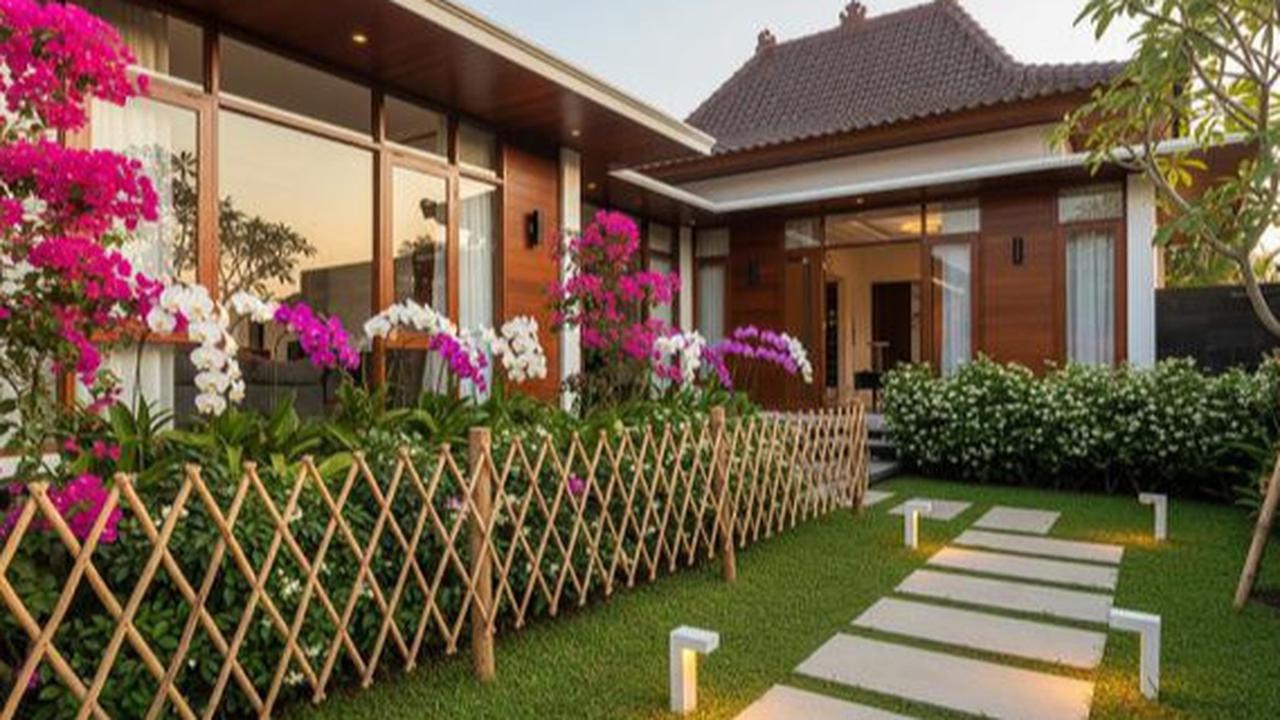 Percantik Halaman Rumah dengan 8 Inspirasi Pagar Taman Bunga