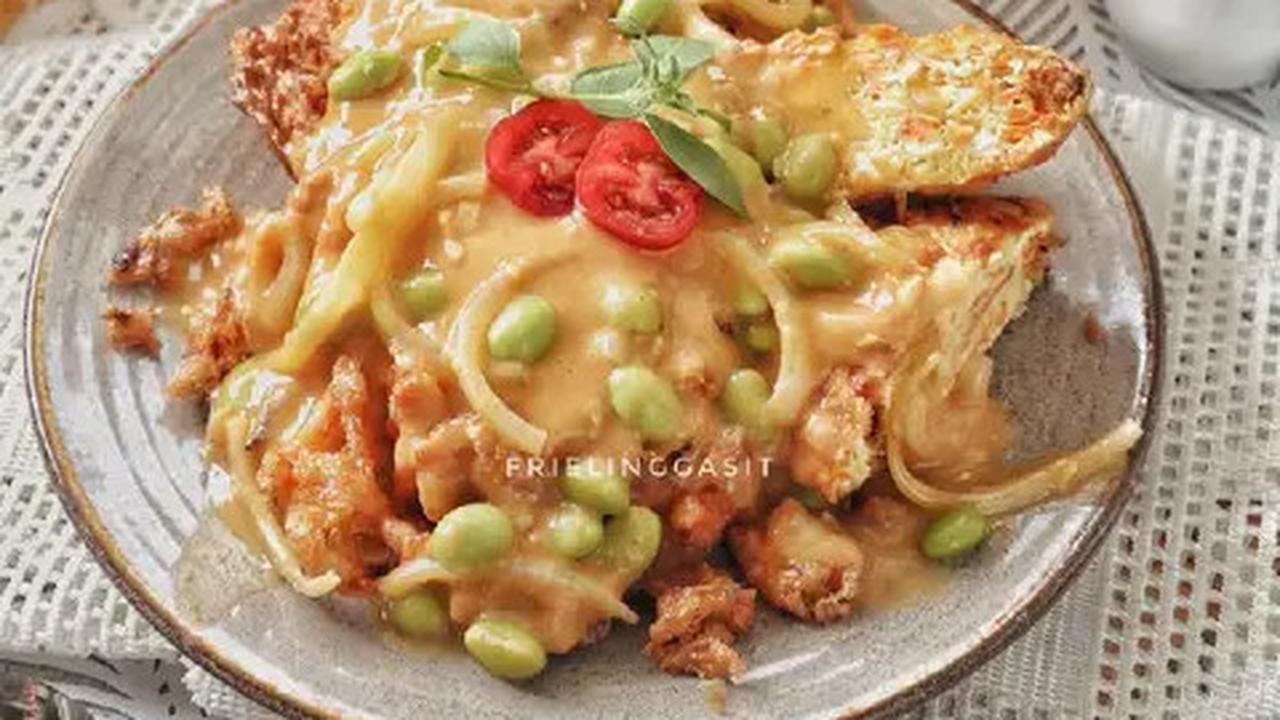 Ilustrasi Fuyunghai Ayam Saus Telur Asin