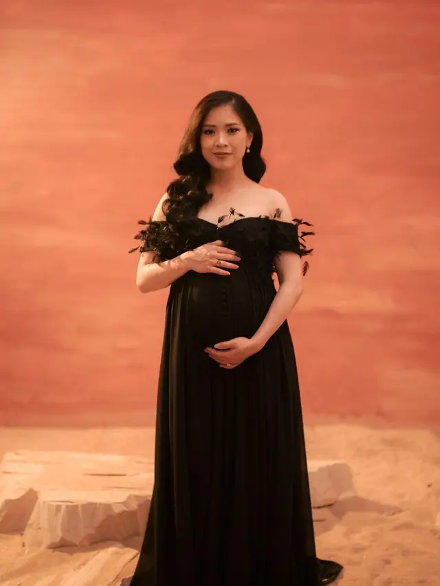 Resmi Jadi Ibu, Ini Gaya Keibuan Jessica Tanoesoedibjo Saat Maternity Shoot Tepat Sebelum Melahirkan
