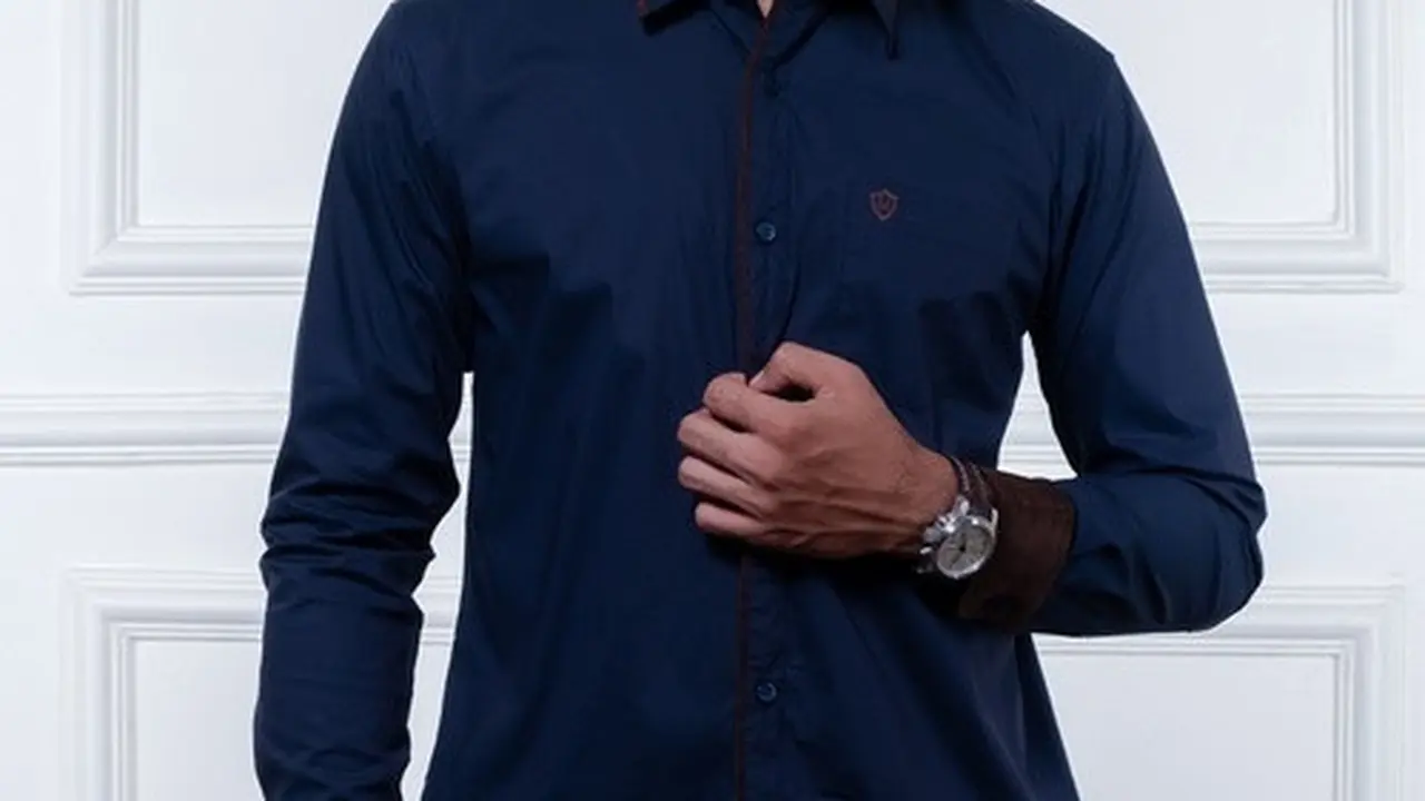 kemeja biru Navy