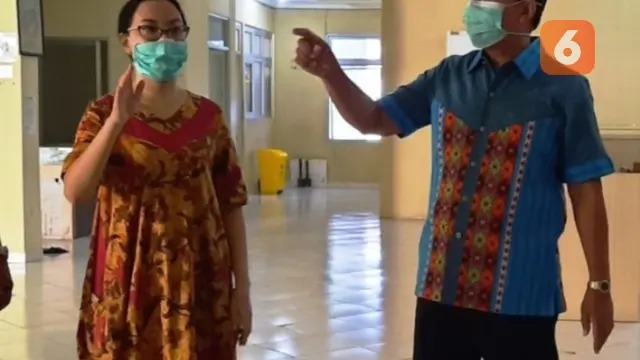 Foto : Wali Kota Kupang, Jefri Riwu Kore saat memantau ruangan isolasi bagi pasien covid-19 di RSU SK. Lerik Kota Kupang