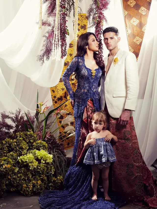 Prewedding Terbaru Jennifer Coppen dan Justin Hubner Bergaya Wastra Modern, Kamari Curi Perhatian Pakai Dress Batik