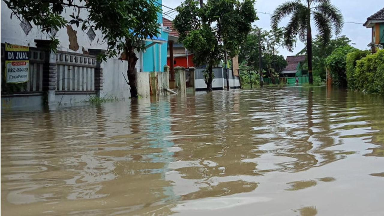 Perumahan Di Cilamaya Karawang Terendam Banjir Akibat Hujan Lebat