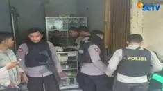 Penggerebekan dilakukan setelah polisi mendapat laporan warga yang resah dengan peredaran obat terlarang yang dilakukan toko kosmetik tersebut.