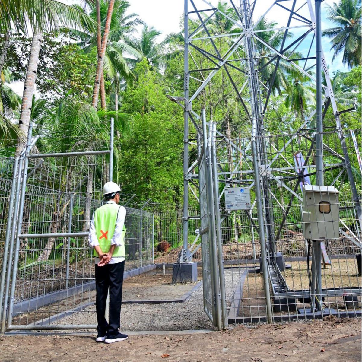Jokowi melihat salah satu BTS di area 3T
