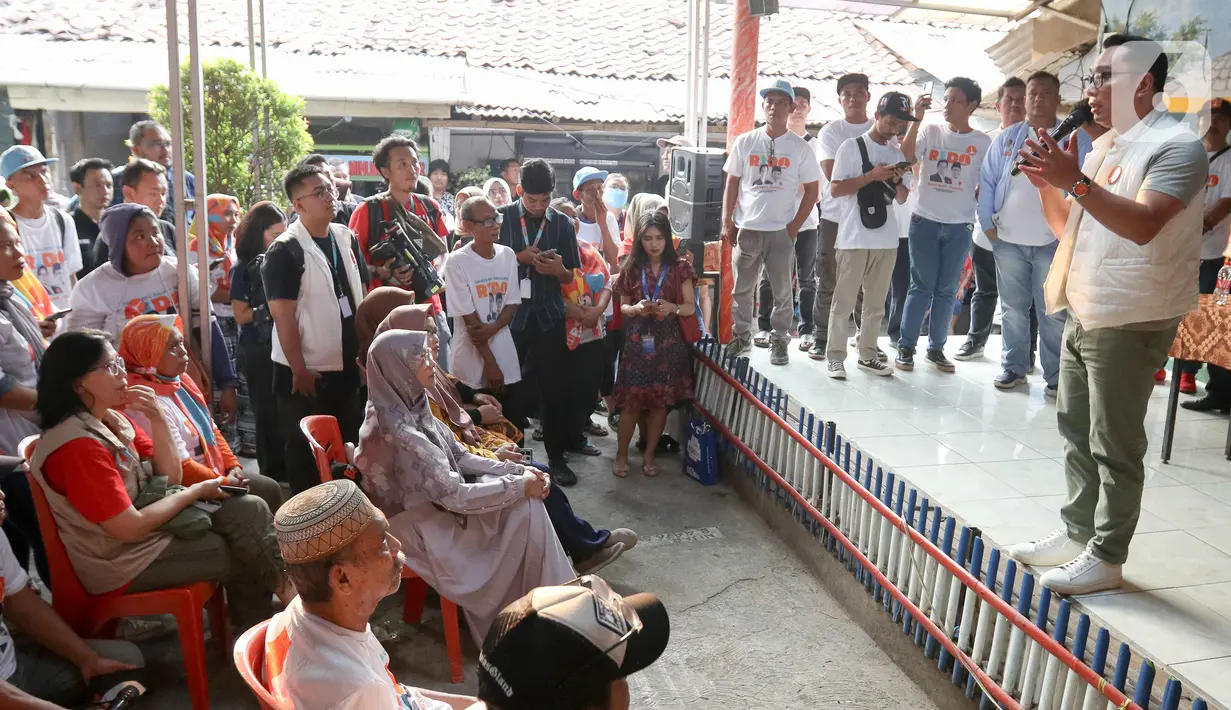 Ridwan Kamil berkampanye sambil mendatangi warga RT 007/RW 01, Pengadegan, Kec. Pancoran. (Liputan6.com/Herman Zakharia)