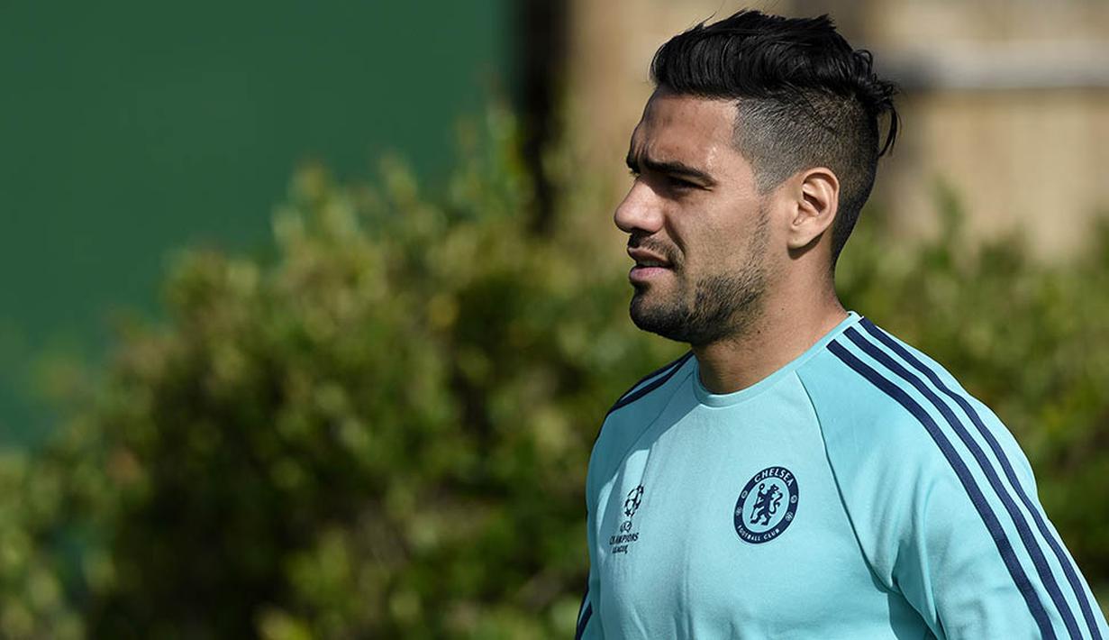 6. Rademel Falcao, sepertinya siapapun pelatih Chelsea musim depan pasti akan membuang striker asal Kolombia ini. Dirinya gagal membuktikan kemampuan seperti saat masih menjadi mesin gol di Atletico Madrid. (AFP/Franck Fife)