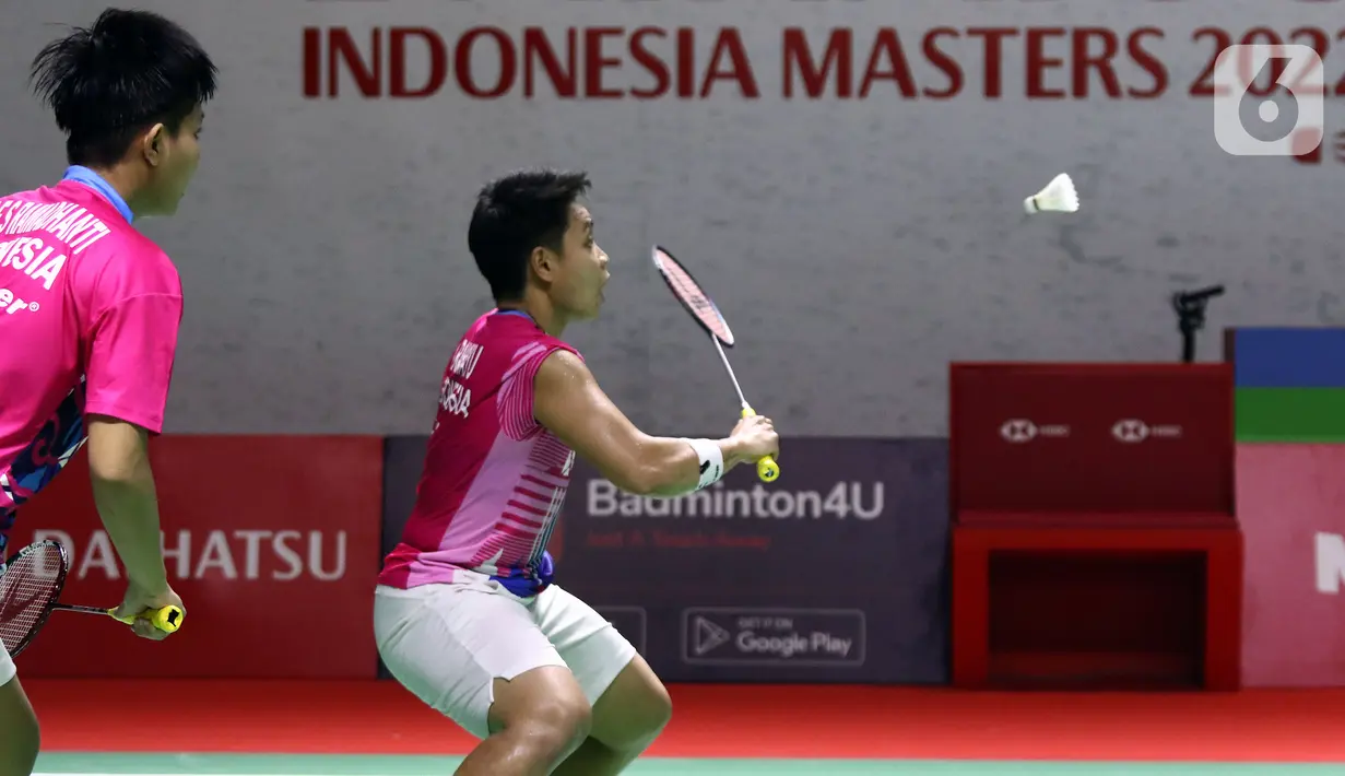 Pebulu tangkis ganda putri Indonesia, Apriyani Rahayu/Siti Fadia Silva Ramadhanti saat bertanding melawan Lee So Hee/Shin Seung Chan (Korea) pada Perempat Final Indonesia Masters 2022 di Istora Senayan, Jakarta, Jumat (10/6/2022). Apriyani/Siti Fadia unggul 15-21, 21-16 dan 21-16. (Liputan6.com/Helmi Fithriansyah)