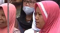 Jemaah Gus Iqdam bernama Bu Yeti diberi modal usaha oleh Gus Iqdam (TikTok)