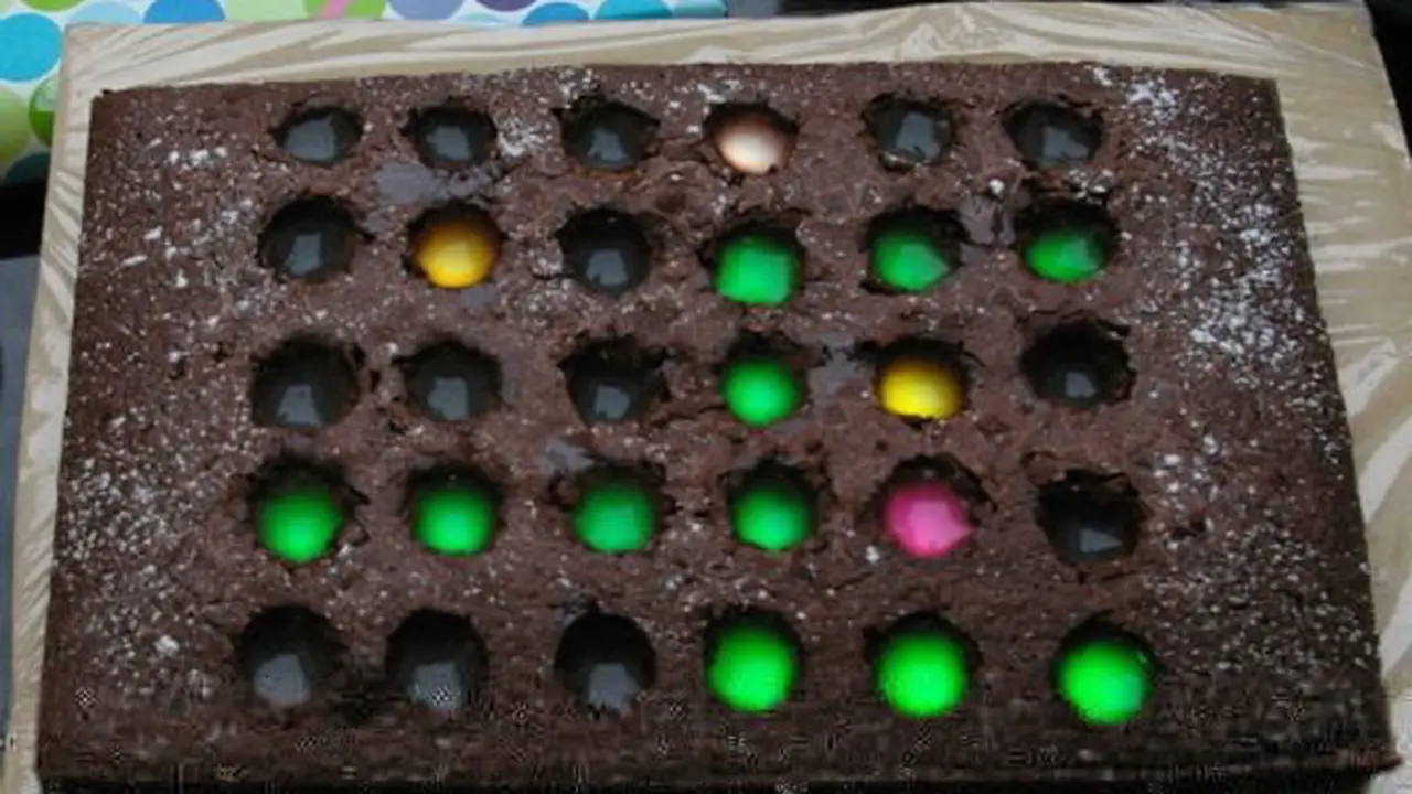 Uniknya Kue Ulang Tahun yang Dilengkapi Lampu LED