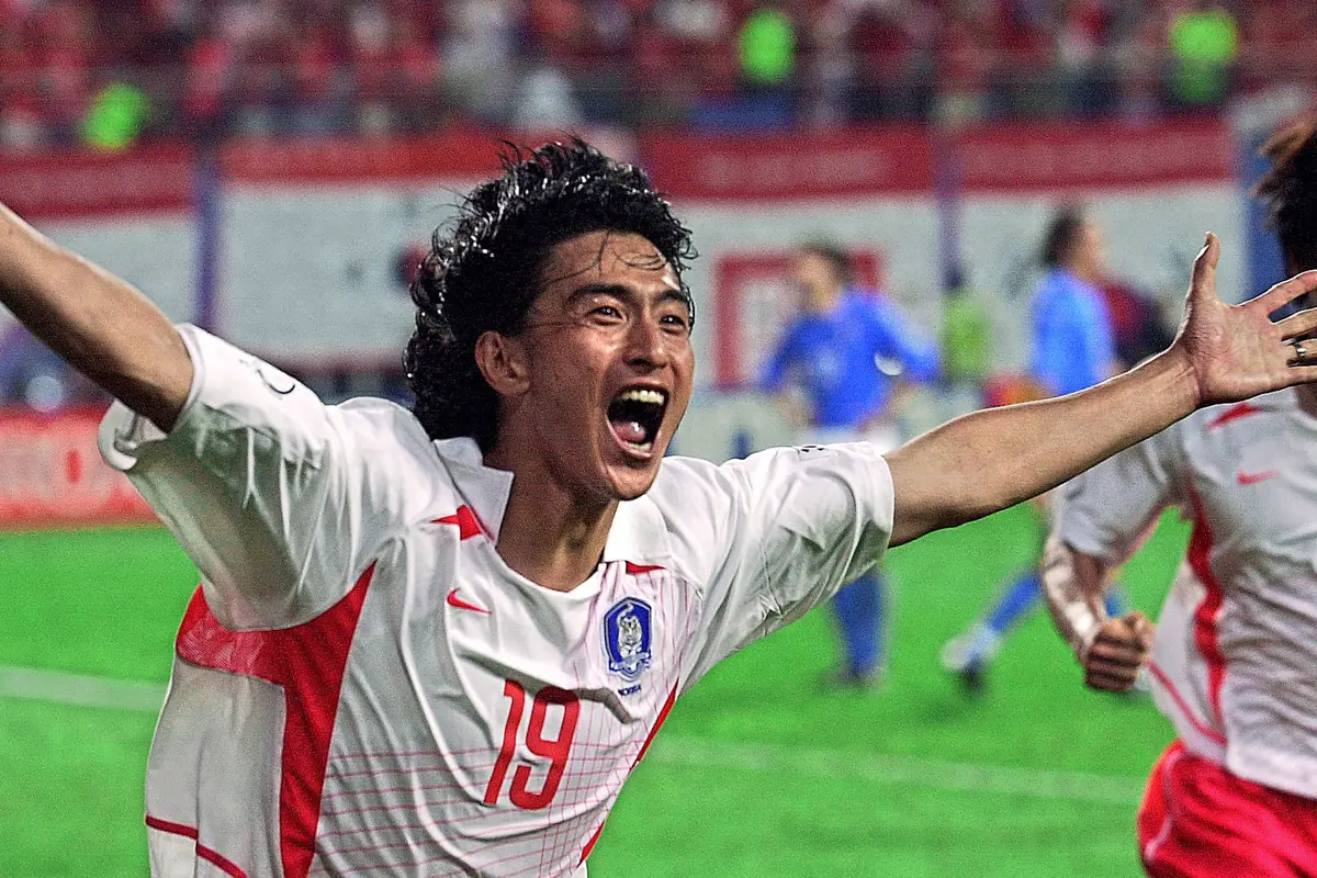 Foto: Momen Kontroversial Wasit Byron Moreno di Piala Dunia 2002, Rugikan Italia namun Jadi Pembuka Jalan Korea Selatan Cetak Sejarah