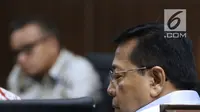Terpidana korupsi e-KTP, Setya Novanto (kanan) saat menjadi saksi sidang lanjutan dugaan korupsi pengadaan e-KTP dengan terdakwa Irvanto Hendra Pambudi dan Made Oka Masagung di Pengadilan Tipikor, Jakarta, Selasa (18/9). (Liputan6.com/Helmi Fithriansyah)