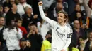 Setelah 13 tahun membela Real Madrid, Luka Modric—gelandang asal Kroasia—resmi akan mengakhiri kariernya di klub ibu kota Spanyol tersebut. Tampak dalam foto, gelandang Real Madrid asal Kroasia, Luka Modric saat merayakan gol pembuka saat pertandingan sepak bola Liga Spanyol melawan Girona FC di Stadion Santiago Bernabeu, Madrid pada 23 Februari 2025. (Pierre-Philippe MARCOU/AFP)