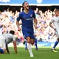 Bintang Chelsea Eden Hazard merayakan gol ke gawang Cardiff City pada laga Liga Inggris di Stamford Bridge, Sabtu (15/9/2018). (AFP/Glyn Kirk)