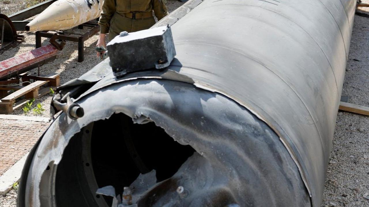 Menurut IDF, rudal yang panjangnya 11 meter ini diperkirakan membawa hulu ledak seberat 500 kilogram atau setengah ton.&nbsp;REUTERS/Amir Cohen