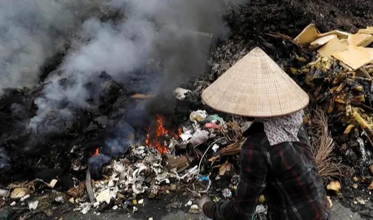 Ironisnya, rumah bocah tersebut berada di belakang RSU Tangerang Selatan, institusi kesehatan milik Pemkot.