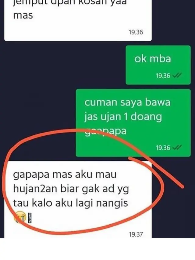 6 Momen Kocak Ojek Online saat Musim Hujan Ini Bikin Geleng Kepala