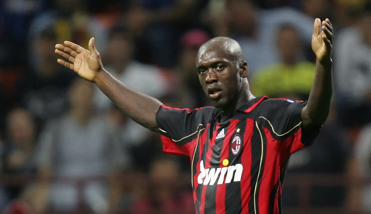 3. Clarence Seedorf - Inter kembali membuat kesalahan serupa ketika membiarkan Seedorf untuk bergabung dengan AC Milan. Hasilnya, Seedorf sukses meraih 10 gelar bersama Milan, termasuk dua trofi Liga Champions. (AFP/Paco Serinelli)