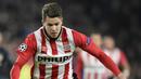 6. Marco van Ginkel (PSV Eindhoven) - Minim kesempatan bermain di Chelsea membuat pemain kelahiran Amersfoort ini harus rela menjalani masa peminjaman. Bersama PSV Eindhoven ia sukses menjadi juara Eredivisie musim ini. (AFP/John Thys)