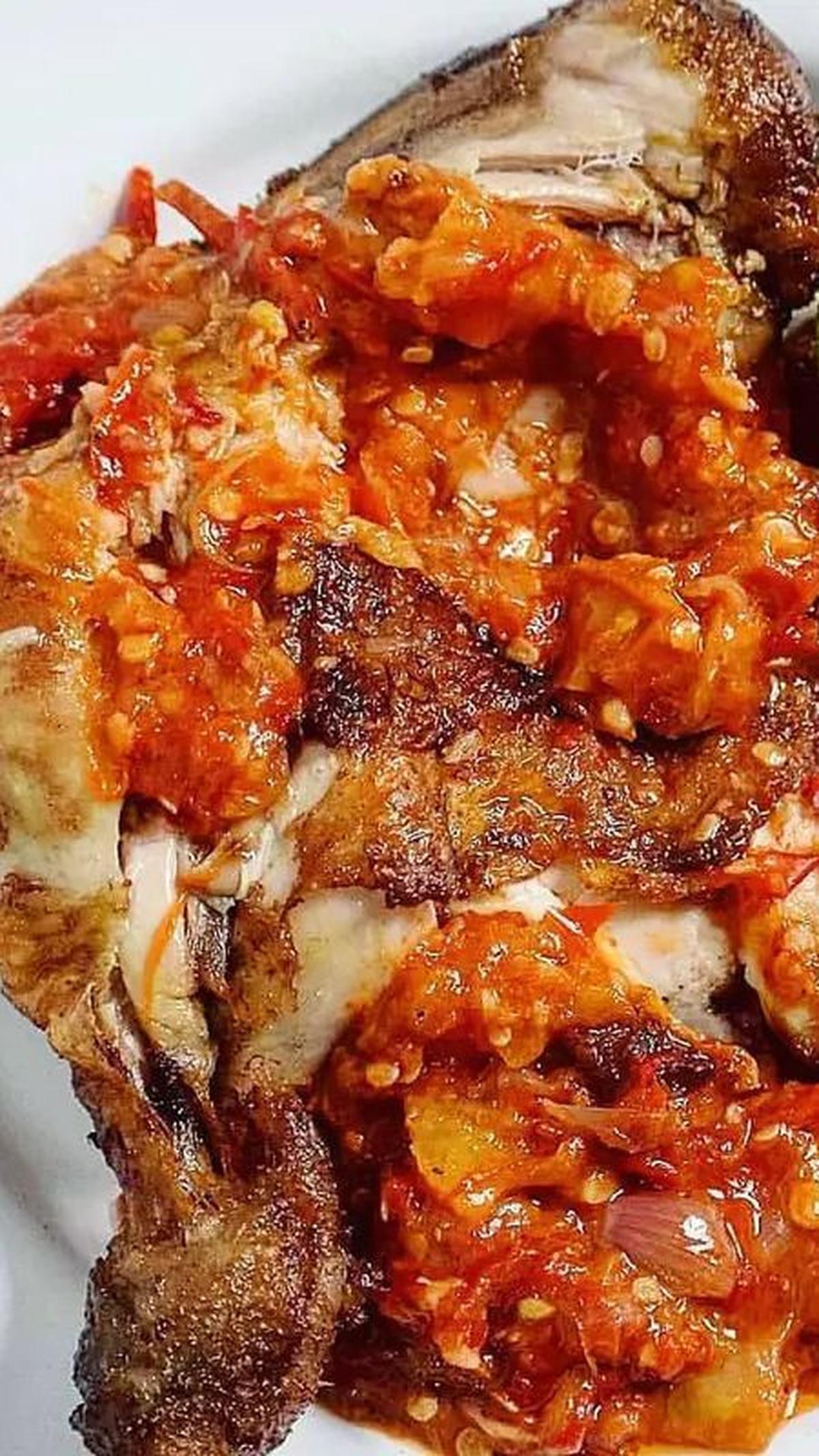 Tak hanya ayam goreng, Ayam penyet dari Jawa Timur juga masuk daftar 10 besar ayam goreng terbaik di dunia. Ayam penyet berada di posisi ke-6 mengungguli pozharskaya kotleta ayam goreng khas Rusia, backhendl dari Austria, hot chicken dari Amerika, dan chi