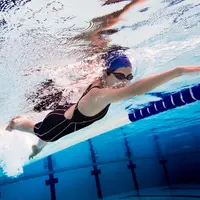 inilah bahaya yang muncul saat berenang setelah makan/shutterstock/TORWAISTUDIO