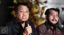 Ketua MK Arief Hidayat memberikan keterangan bersama delapan hakim terkait penangkapan hakim konstitusi di Gedung MK, Jakarta, Kamis (26/1). Dalam konferensi pers, hanya Patrialis Akbar yang tidak terlihat. (Liputan6.com/Faizal Fanani)