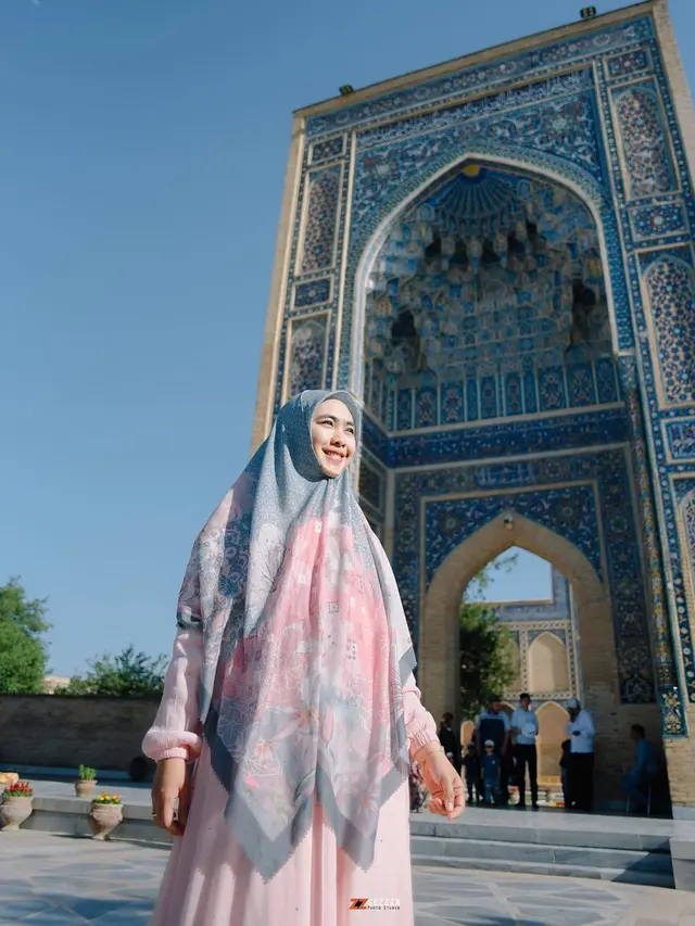 7 Potret Liburan Oki Setiana Dewi di Uzbekistan, Menawan saat Jadi Putri Bukhoro