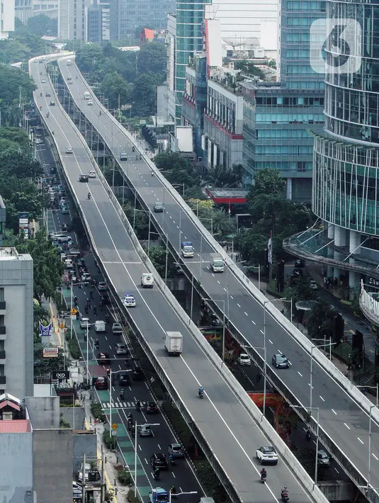 Diketahui baru-baru ini pengendara motor yang nekat masuk ke Jalan Layang Non Tol (JLNT) Casablanca, Jakarta Selatan (Jaksel) meninggal dunia di tempat usai menabrak pembatasan jalan. (Liputan6.com/Johan Tallo)