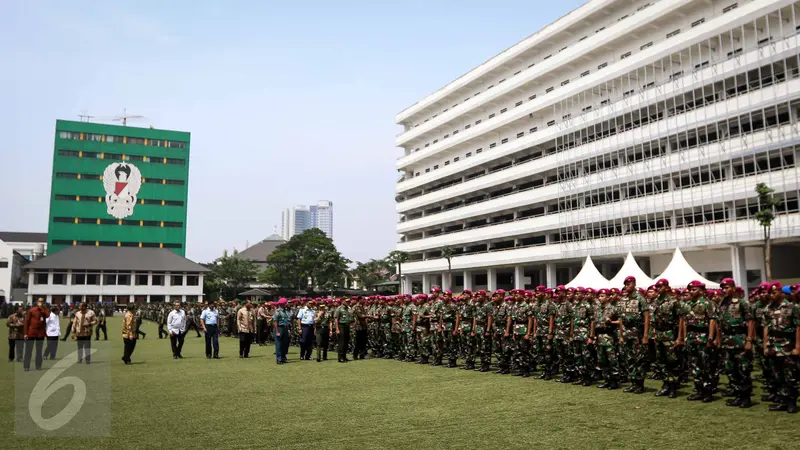 20161107-Jokowi-Beri-Arahan-Prajurit-TNI-Pasca-Aksi-4-November-Jakarta-FF