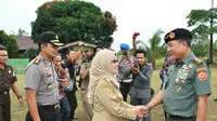 Bupati Sambas menerima kedatangan Panglima TNI Jenderal Moeldoko (Liputan6.com)