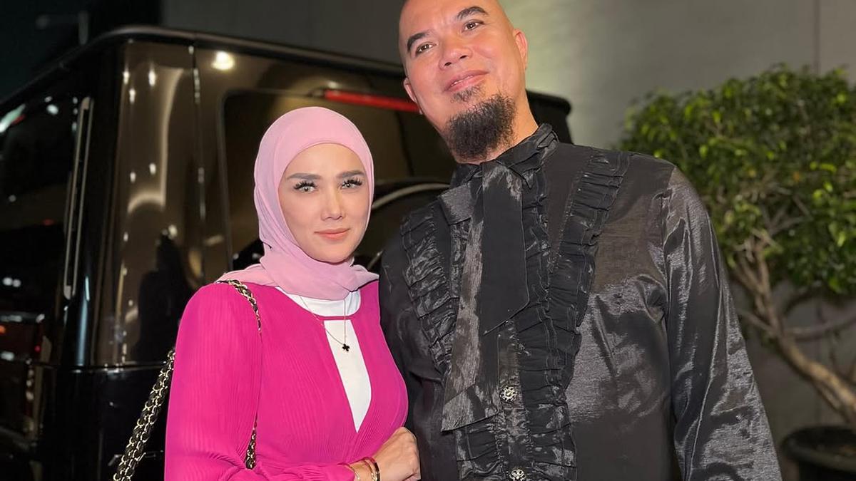 7 Model Gamis Kondangan ala Mulan Jameela, Inspirasi Elegan Ibu-Ibu Usia 45-an