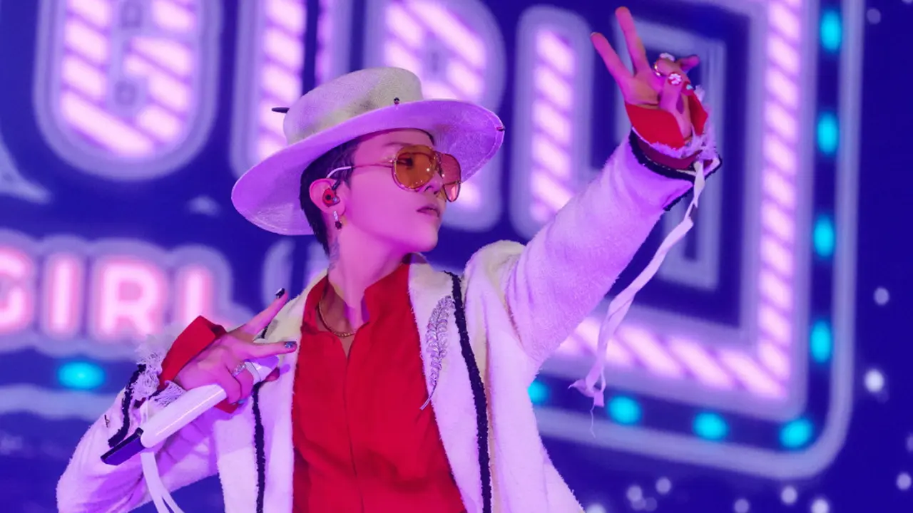 G-DRAGON Mengenakan Bros Chanel di Konser Seoul